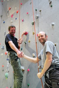 Formand Peter Buhl (Fredericia) og Formand Jens Winbladh (Kolding) tager en klatretur efter aftalen er i hus.